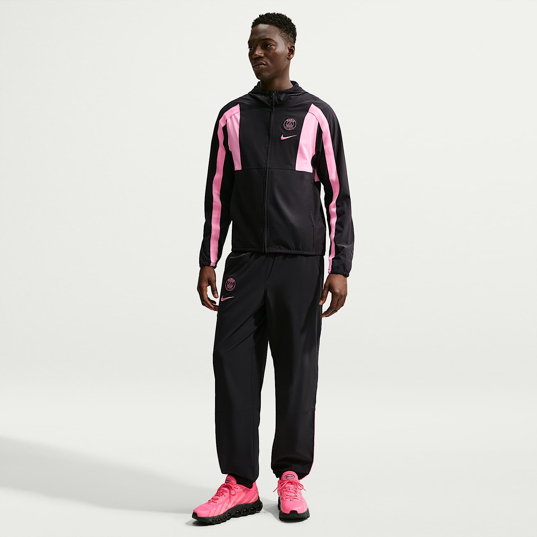 Paris Saint-Germain Energy Men's Nike Football Woven Pants. Nike CH